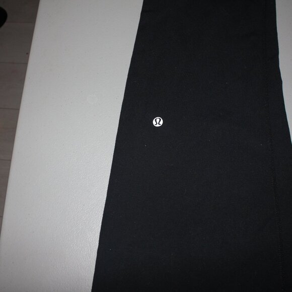 Black Lululemon Athletic Pants Size 6 or 8 ? - Picture 5 of 6